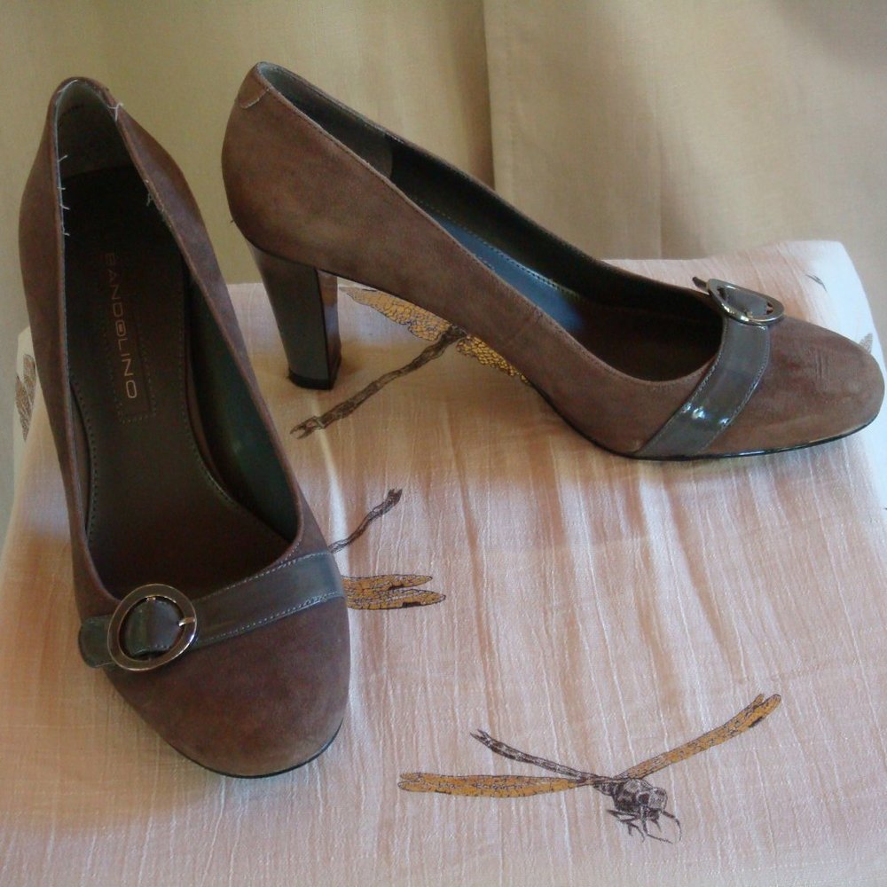 Bandolino Grey Suede/Patent Leather Pump